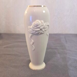 Lenox Cream Rose Bud Vase Gold Trim Handcrafted China Decorative Accent